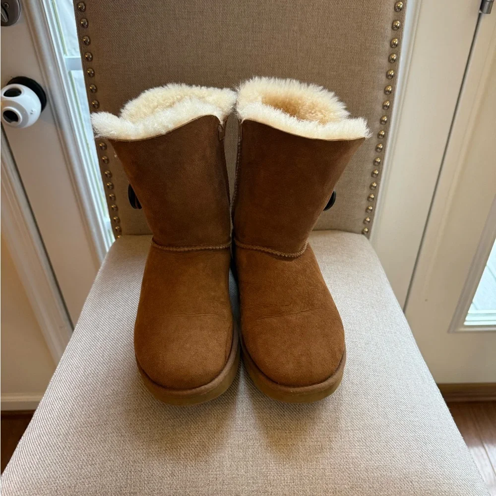 Authentic UGG Australia Bailey Button Boots in Walnut - Size 7 - Picture 5 of 11